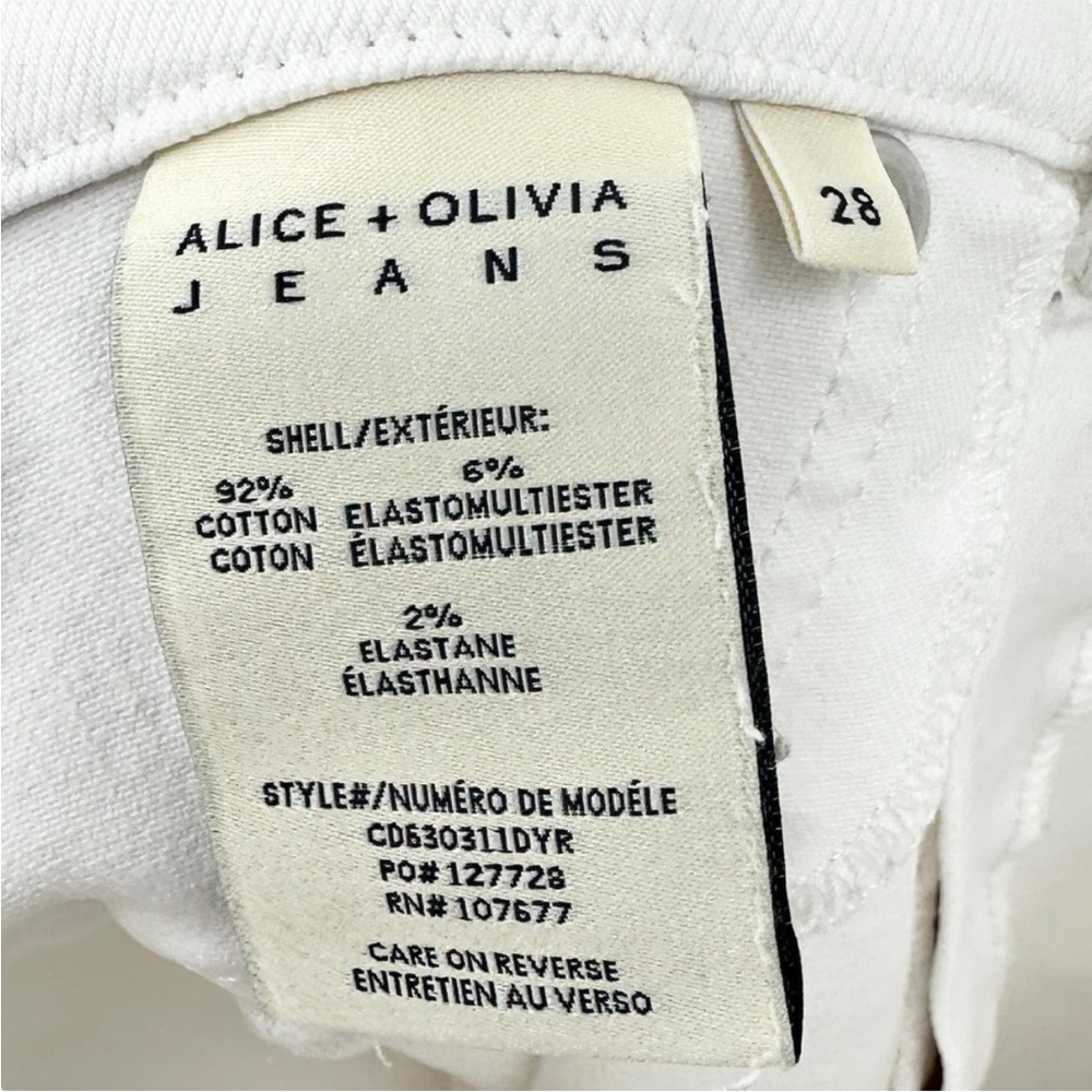 Alice + Olivia
ALICE + OLIVIA Jeans Straight Leg
Fringe Hem Denim White - Picture 5 of 5